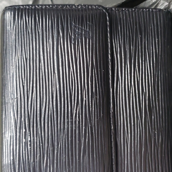 FINAL SALE Louis Vuitton epi wallet - Picture 3 of 11